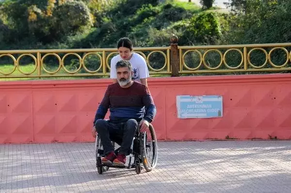 Engelli babasına eşlik etti, halterde Avrupa şampiyonu oldu Engelli babasına eşlik etti, halterde Avrupa şampiyonu oldu