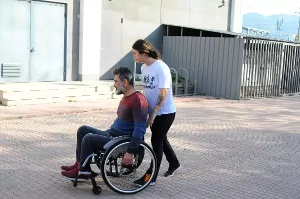 Engelli babasına eşlik etti, halterde Avrupa şampiyonu oldu Engelli babasına eşlik etti, halterde Avrupa şampiyonu oldu