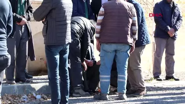 Erzurum antalya'da ölü bulunan 4 kişilik aile, erzurum'da toprağa verildi