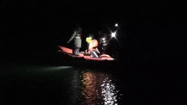 Gece yarısı gölete balık tutmak için giden öğretmen teknenin devrilmesi sonucu kayboldu Gece yarısı gölete balık tutmak için giden öğretmen teknenin devrilmesi sonucu kayboldu
