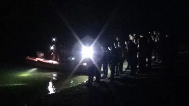 Gece yarısı gölete balık tutmak için giden öğretmen teknenin devrilmesi sonucu kayboldu Gece yarısı gölete balık tutmak için giden öğretmen teknenin devrilmesi sonucu kayboldu