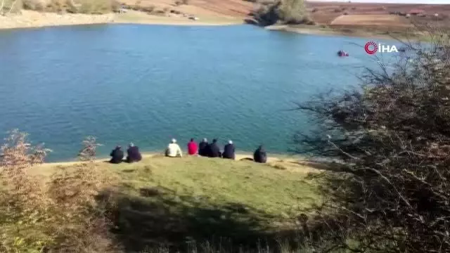 Gölete düşerek kaybolan öğretmeni arama çalışmaları sürüyor Gölete düşerek kaybolan öğretmeni arama çalışmaları sürüyor