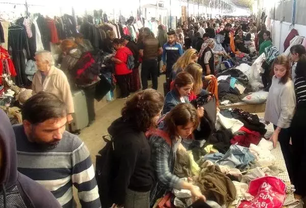 İkinci el kıyafet pazarına yoğun ilgi İkinci el kıyafet pazarına yoğun ilgi