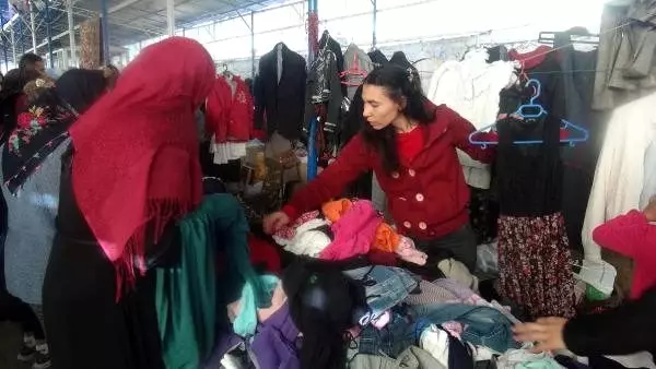 İkinci el kıyafet pazarına yoğun ilgi İkinci el kıyafet pazarına yoğun ilgi