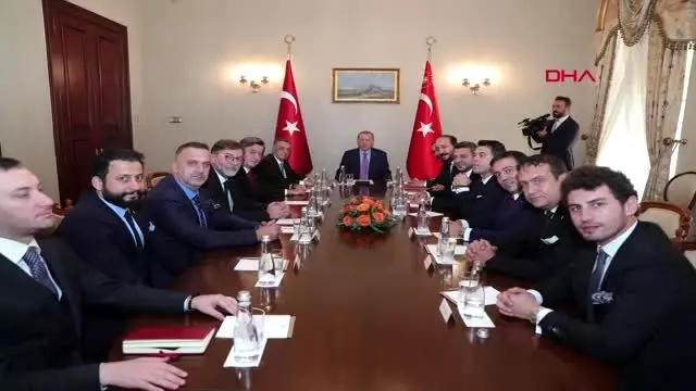İstanbul-cumhurbaşkanı erdoğan beşiktaş kulübü heyetini kabul etti İstanbul-cumhurbaşkanı erdoğan beşiktaş kulübü heyetini kabul etti