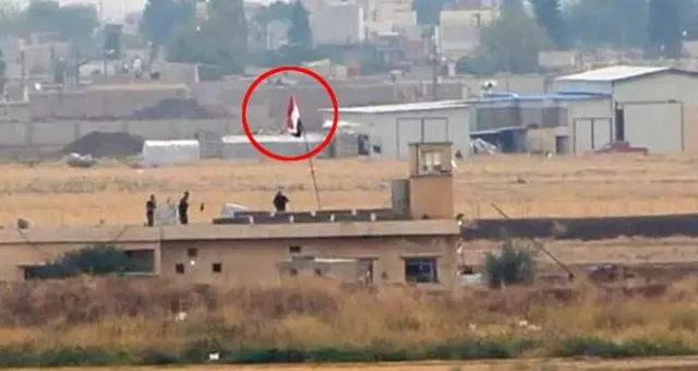 Kamışlı'da, YPG'li teröristlerin kullandığı binadaki Suriye bayrakları, Nusaybin'den görüntülendi