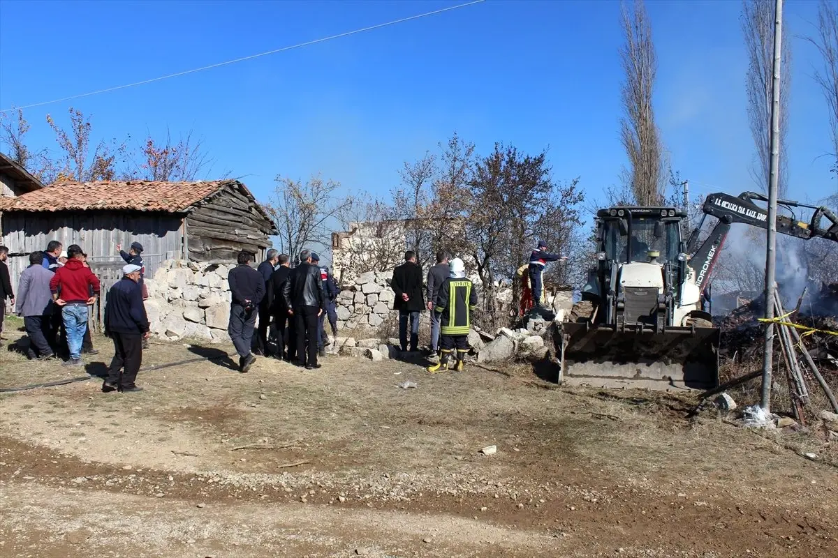 Kastamonu'da yanan evin enkazında 89 yaşındaki adamın cesedi bulundu