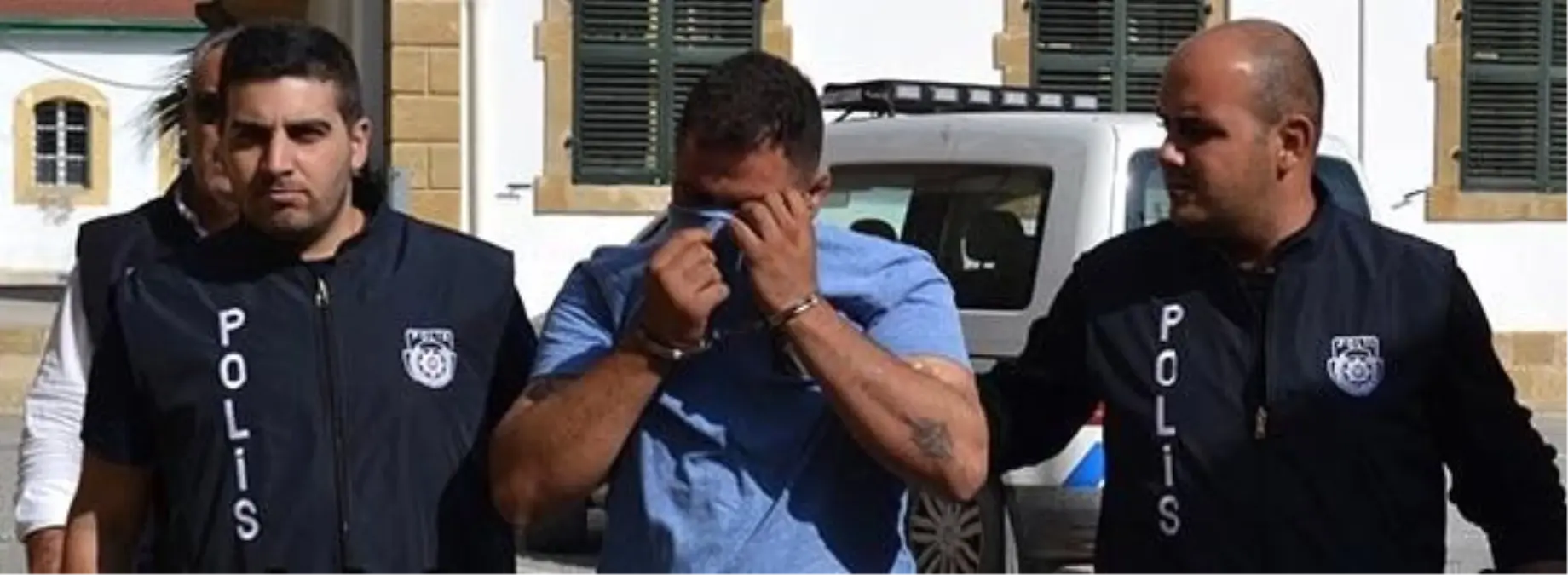 'Kız arkadaşımdan senin yüzünden ayrıldım' diyerek annesini bıçakladı