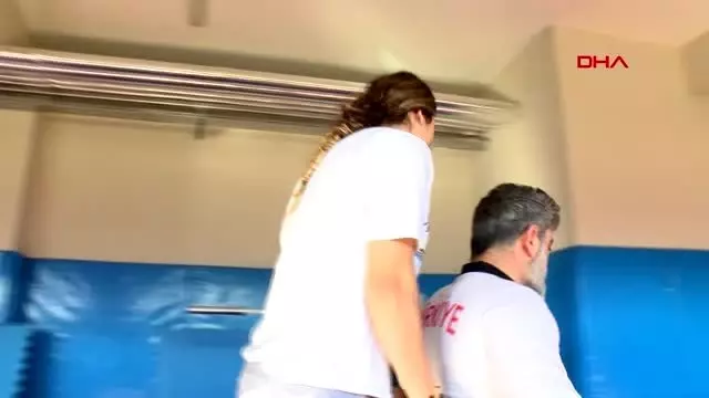 Kocaeli engelli babasına eşlik ederek başladığı halterde avrupa şampiyonu oldu Kocaeli engelli babasına eşlik ederek başladığı halterde avrupa şampiyonu oldu
