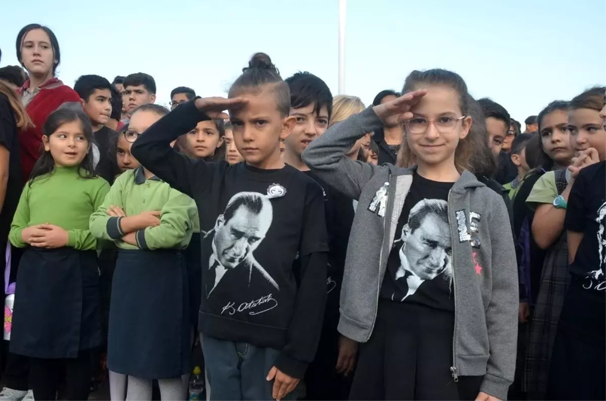 Kuşadası'nda 10 Kasım Atatürk'ü Anma Günü törenleri