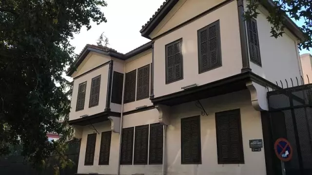 Mustafa Kemal Atatürk'ün doğduğu 'pembe boyalı' eve yolculuk Mustafa Kemal Atatürk'ün doğduğu 'pembe boyalı' eve yolculuk