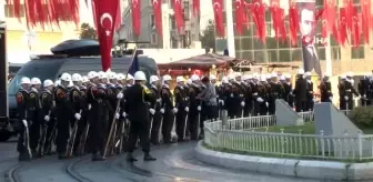 Cumhuriyet Anıtı: Mustafa Kemal Atatürk, vefatının 81'inci yıl dönümünde Taksim'de anıldı Cumhuriyet Anıtı: Mustafa Kemal Atatürk, vefatının 81'inci yıl dönümünde Taksim'de anıldı