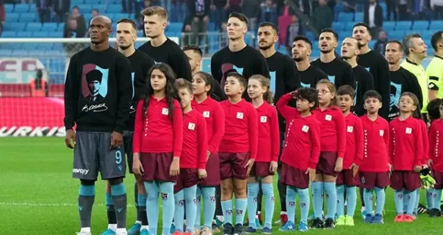 Trabzonspor-Alanyaspor maçından önce Atatürk'ün en sevdiği türkü çalındı!