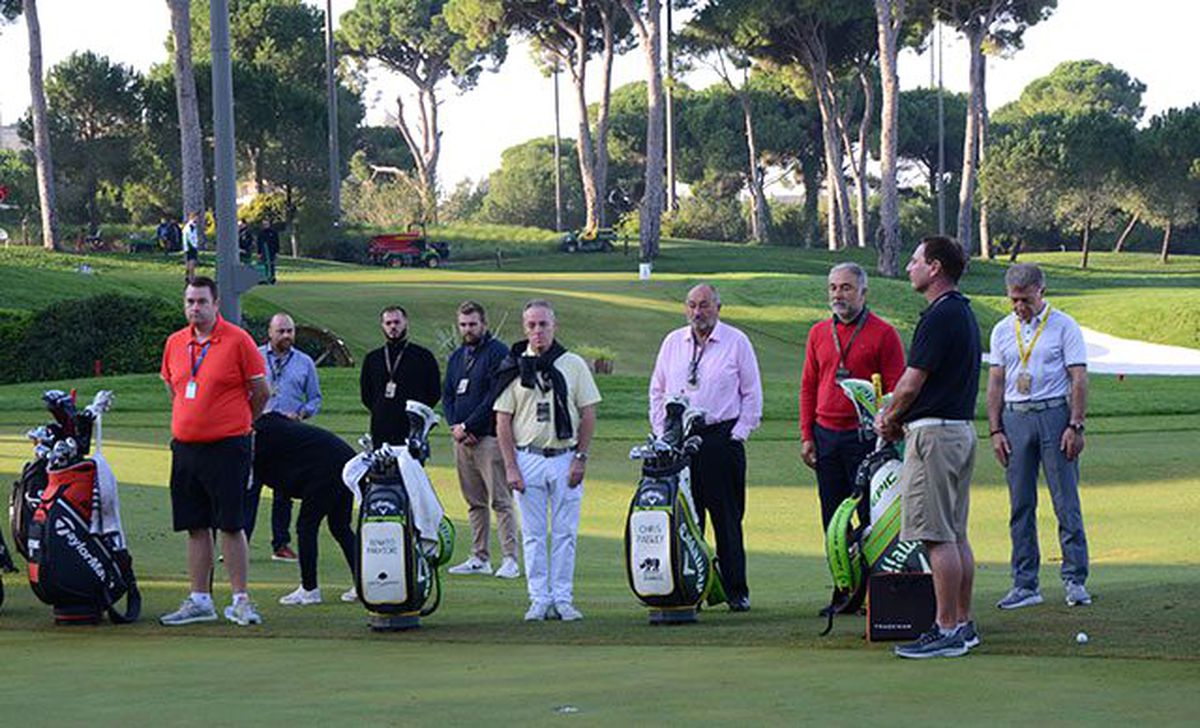 Ünlü golfçülerden Atatürk'e saygı duruşu