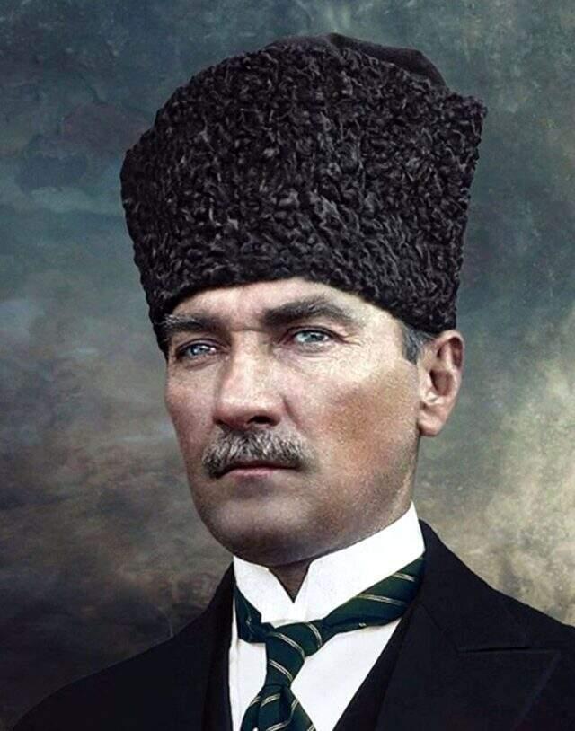 Ünlü isimler 10 Kasım paylaşımlarıyla duygulandırdı