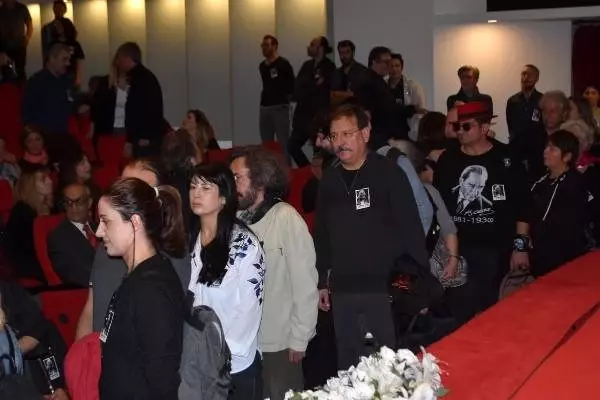 Usta tiyatrocu Özdemir Nutku için hüzünlü tören Usta tiyatrocu Özdemir Nutku için hüzünlü tören