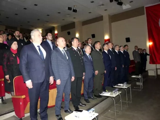 10 Kasım'da bir ilk, 'Bizim Dilimizle Atatürk' büyük ilgi gördü 10 Kasım'da bir ilk, 'Bizim Dilimizle Atatürk' büyük ilgi gördü