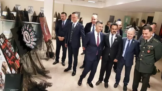 10 Kasım'da bir ilk, 'Bizim Dilimizle Atatürk' büyük ilgi gördü 10 Kasım'da bir ilk, 'Bizim Dilimizle Atatürk' büyük ilgi gördü