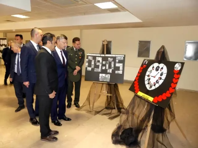 10 Kasım'da bir ilk, 'Bizim Dilimizle Atatürk' büyük ilgi gördü 10 Kasım'da bir ilk, 'Bizim Dilimizle Atatürk' büyük ilgi gördü