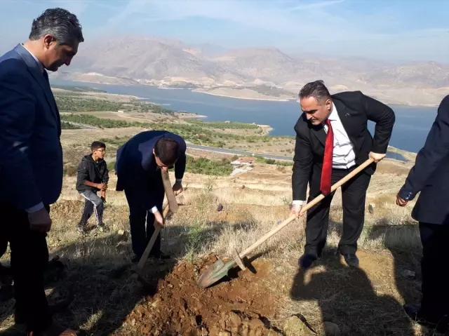 '11 Milyon Ağaç; Bugün Fidan, Yarın Nefes' Programı '11 Milyon Ağaç; Bugün Fidan, Yarın Nefes' Programı