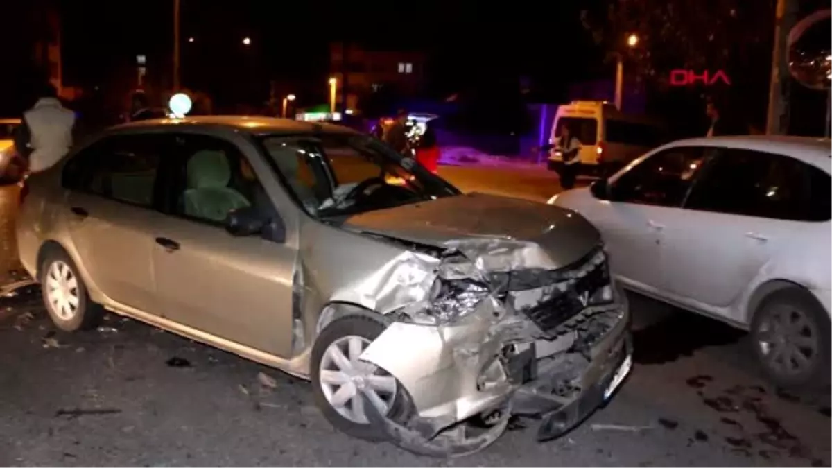 Adıyaman'da iki otomobil çarpıştı: 3 yaralı