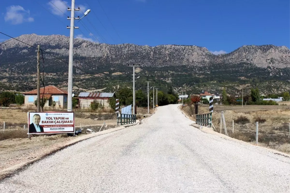Akçay ve Ahatlı'yı bağlayan yol hizmete açıldı