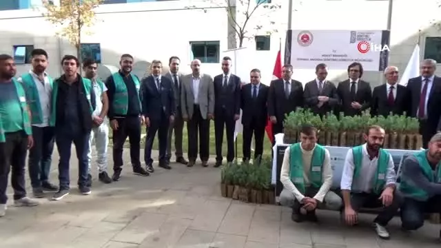 Anadolu Adalet Sarayı'nda 500 fidan toprakla buluştu Anadolu Adalet Sarayı'nda 500 fidan toprakla buluştu