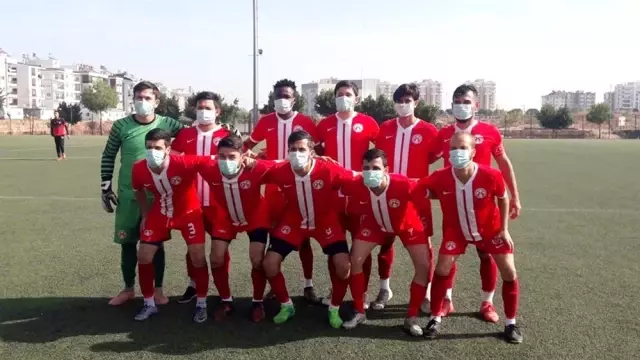Asker selamıyla ATA'yı anıp, taktıkları maskelerle lösemiye dikkat çektiler Asker selamıyla ATA'yı anıp, taktıkları maskelerle lösemiye dikkat çektiler