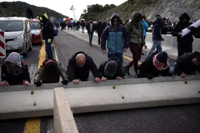 Ayrılıkçı Katalanlar, İspanya-Fransa yolunu kesti