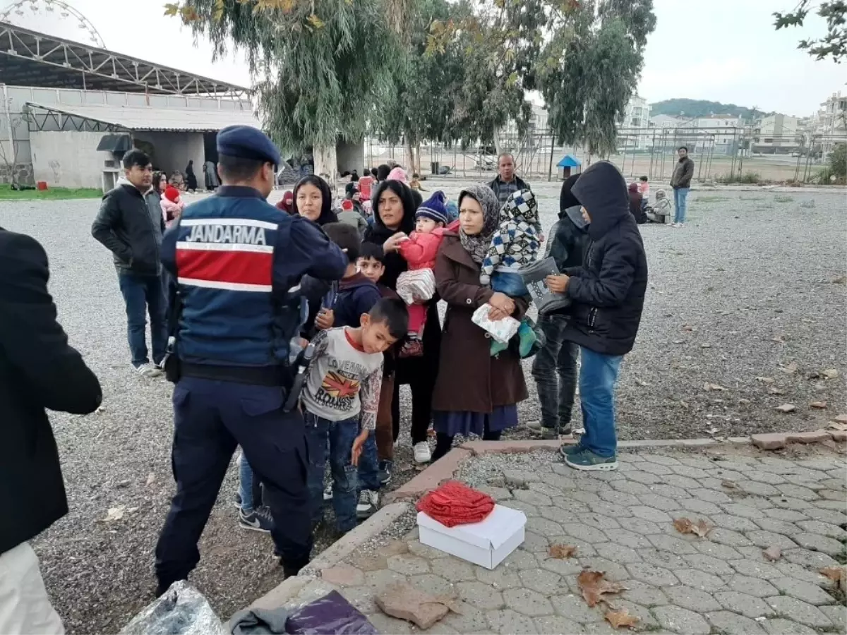 Ayvalık'ta Afganistan uyruklu 85 düzensiz göçmen ve 2 organizatör zanlısı yakalandı
