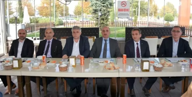 Başkan Kılıç ruhsat müdürleri ile bir araya geldi Başkan Kılıç ruhsat müdürleri ile bir araya geldi