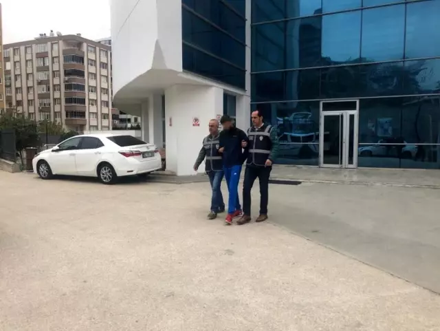 Bursa'da üniversiteli kızları taciz eden sapık tutuklandı Bursa'da üniversiteli kızları taciz eden sapık tutuklandı