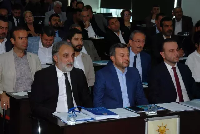Büyükşehir Meclisinde işçi çıkarmalar gündemde Büyükşehir Meclisinde işçi çıkarmalar gündemde