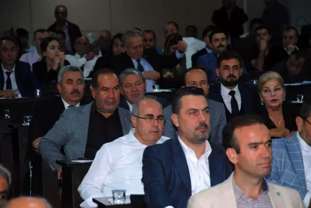 Büyükşehir Meclisinde işçi çıkarmalar gündemde Büyükşehir Meclisinde işçi çıkarmalar gündemde