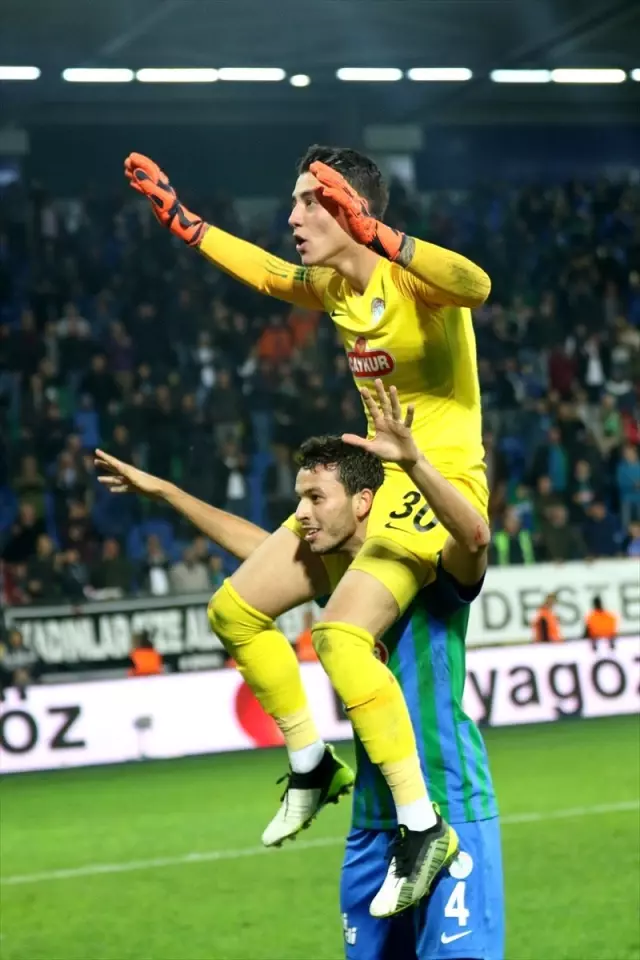 Caykur Rizesporlu Zafer Gorgen Den Mutlusu Yok Haberler Spor Haberler Com