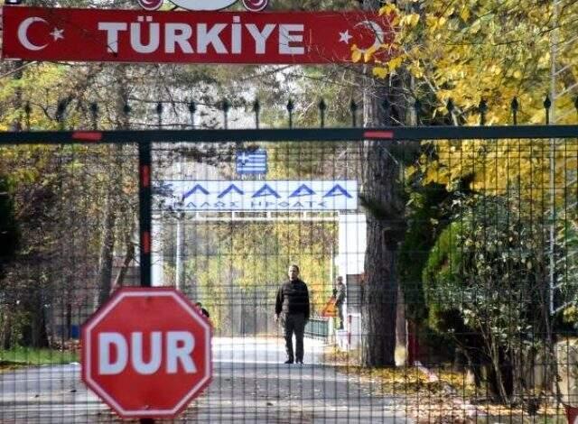 Edirne sınır kapısında ortada kalan terörist gazetecilerden yardım istedi