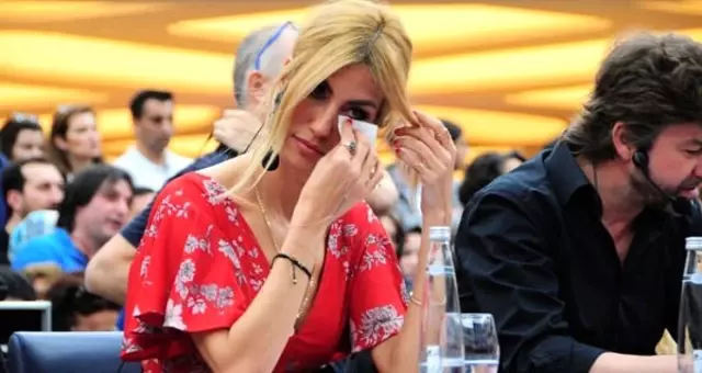Enfeksiyon nedeniyle bir hafta hastanede kalan Çağla Şıkel, canlı yayında gözyaşlarına hakim olamadı