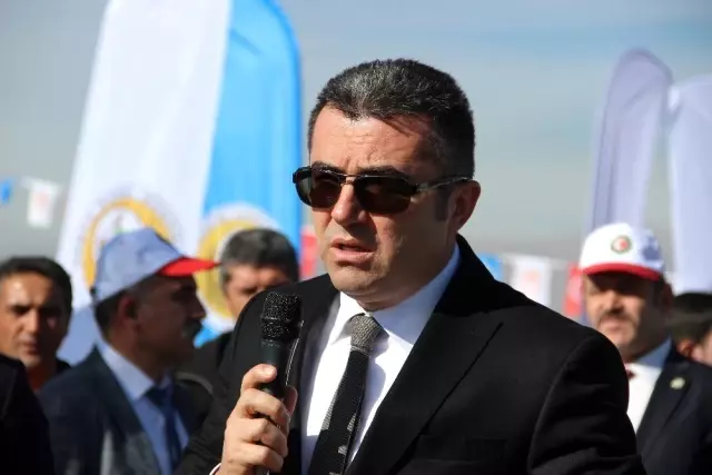 Erzurum'da 12 bin fidan toprakla buluştu Erzurum'da 12 bin fidan toprakla buluştu