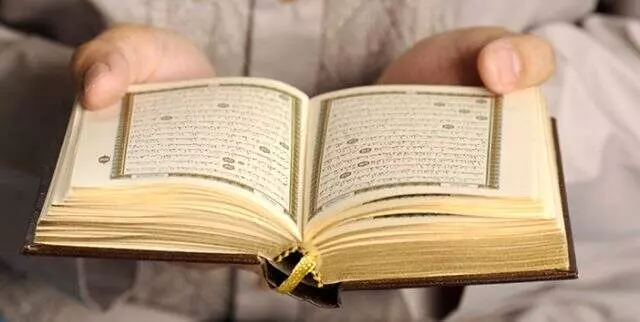 Felak suresi anlamı ve Felak suresi okunuşu nedir? Felak Nas suresi nasıl okunur?