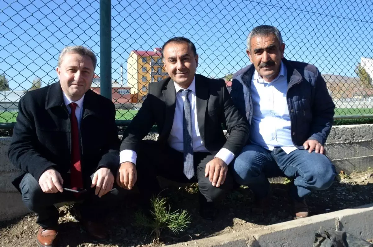 'Geleceğe Nefes Ol' Kampanyası ile Eleşkirt'te 350 fidan toprakla buluştu