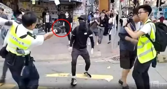 Göstericinin vurulduğu an, canlı yayın yapan kamera tarafından kaydedildi