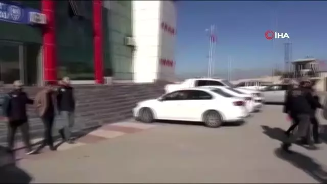 İpekyolu Belediye Başkanı Azim Yacan tutuklandı İpekyolu Belediye Başkanı Azim Yacan tutuklandı