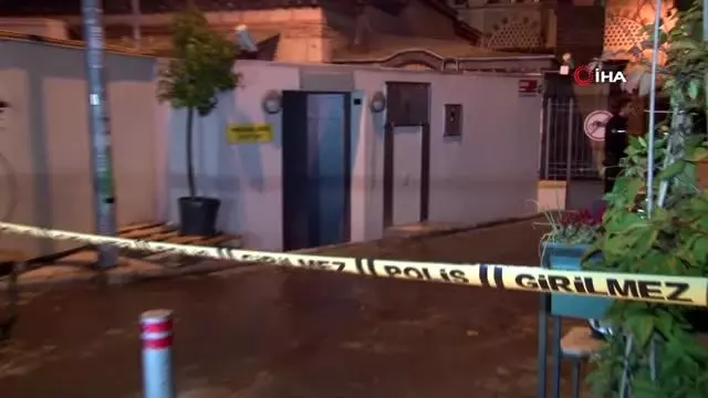 Karaköy'de cami yanında şüpheli erkek cesedi Karaköy'de cami yanında şüpheli erkek cesedi
