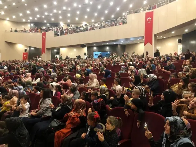 Mamaklı çocuklar, Mevlit Kandili programında, Hz. Muhammed'in (s.a.v) hayatını öğrendi