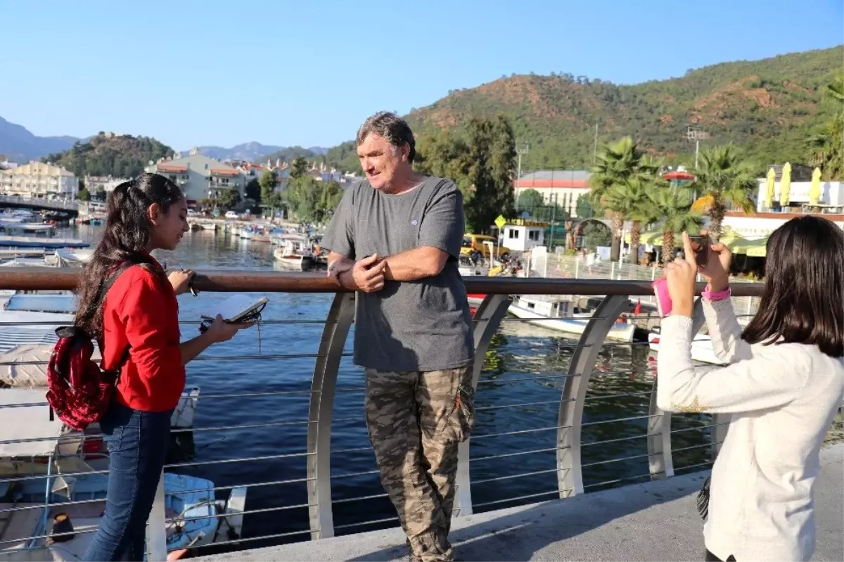 Marmaris'in küçük rehberlerine sokakta ünlü oyuncu sürprizi