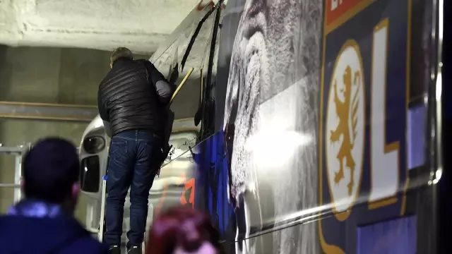 Marsilya taraftarları Lyon otobüsünü taşladı!