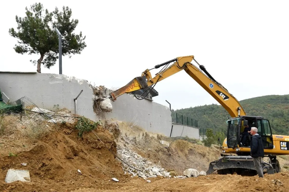 O villada yıkım başladı
