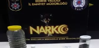Edirne Emniyet Müdürlüğü: Önce aracından attığı kağıtta, sonra evinde esrar ele geçirildi Edirne Emniyet Müdürlüğü: Önce aracından attığı kağıtta, sonra evinde esrar ele geçirildi