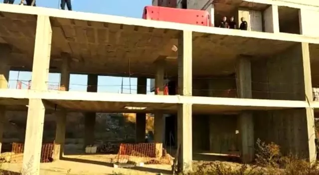 Parasızlıktan intihara kalkıştı, para saçtı Parasızlıktan intihara kalkıştı, para saçtı