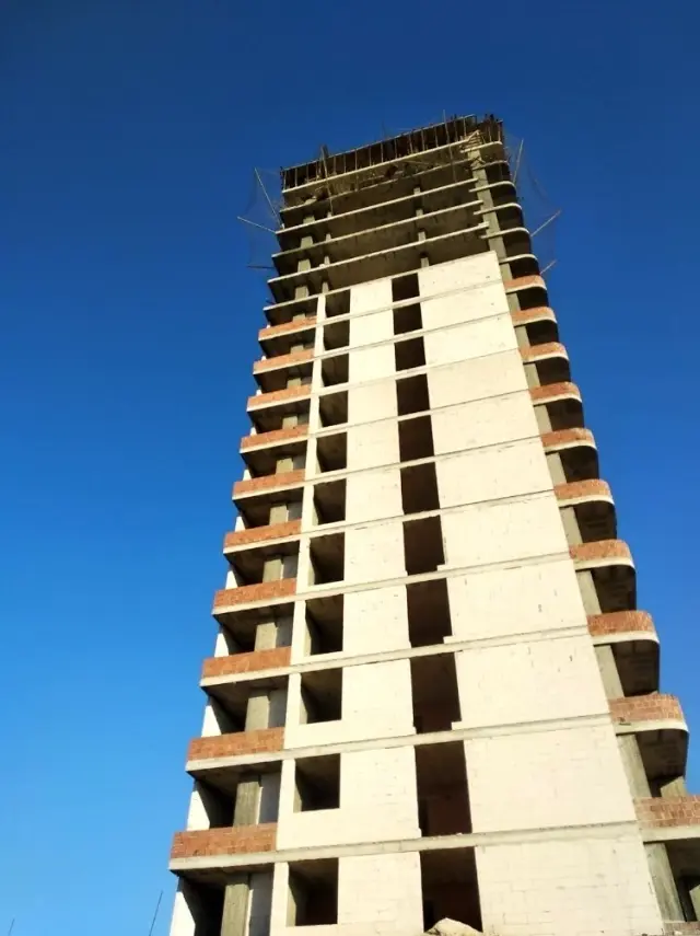 Parasızlıktan intihara kalkıştı, para saçtı Parasızlıktan intihara kalkıştı, para saçtı